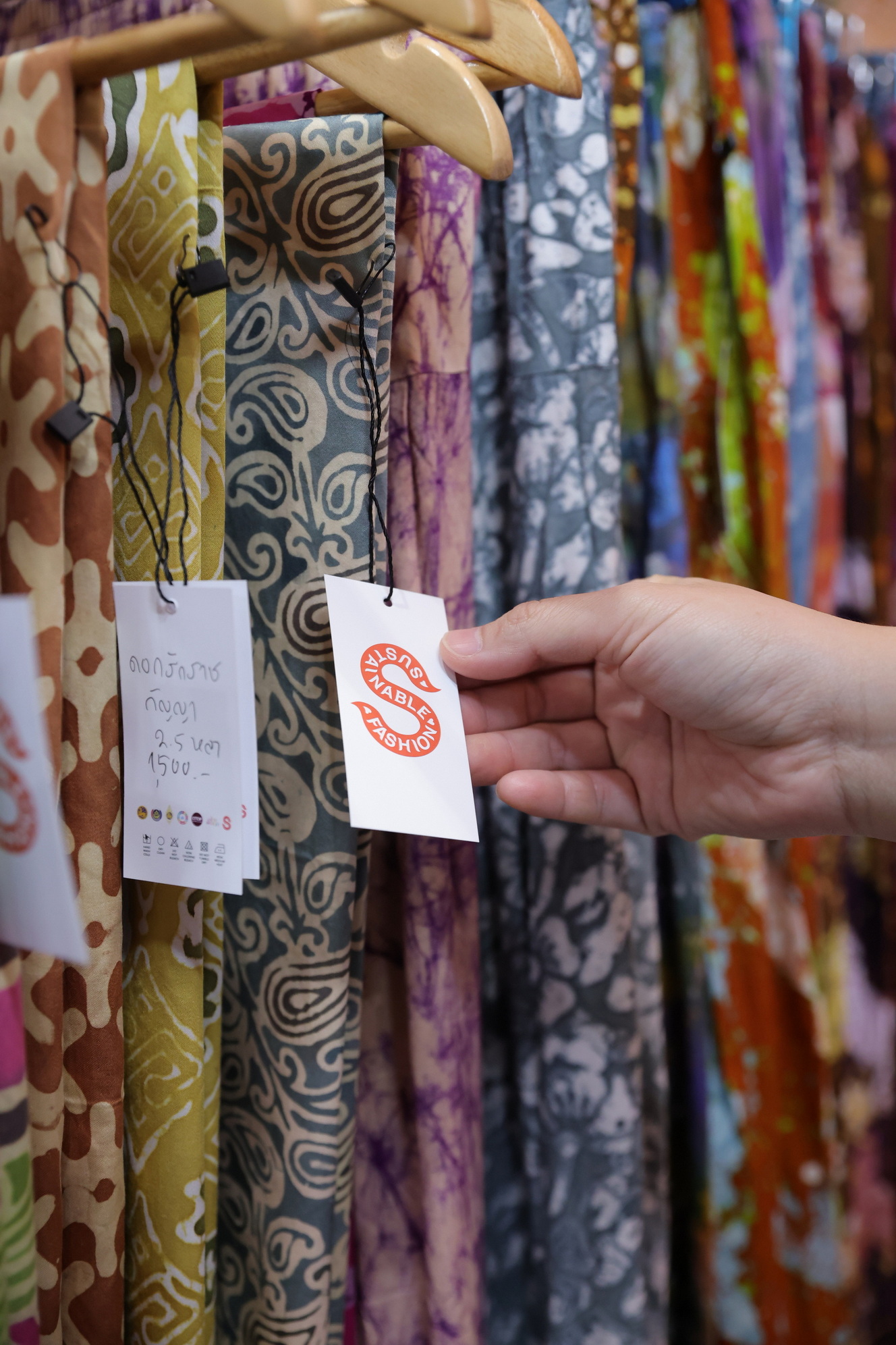 23 เครื่องหมายรับรองสินค้าแฟชั่นและหัตถกรรมพระราชทาน Sustainable Fashion แฟชั่นแห่งความยั่งยืน